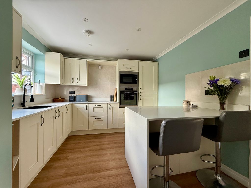 Property photo 2 of 16 Kitchen