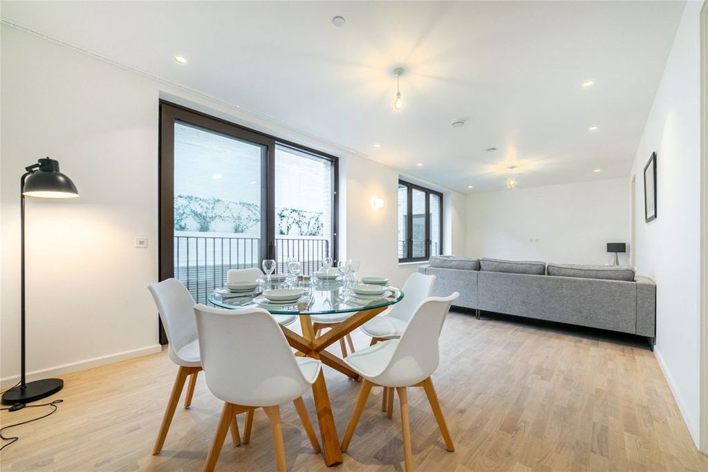 Property photo 3 of 11