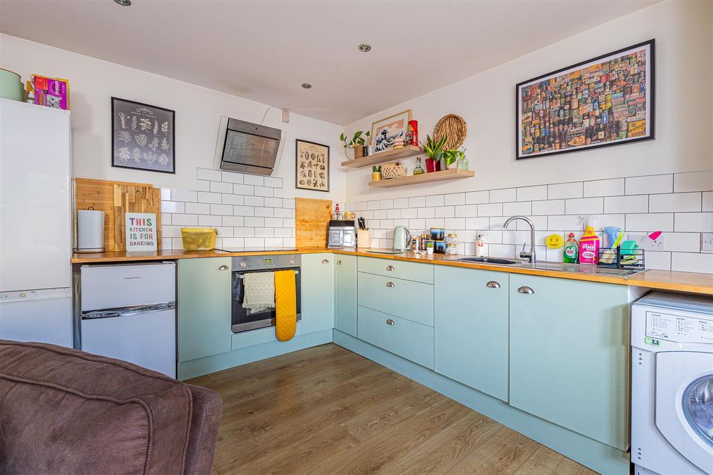 Property photo 3 of 11 Newport Road 124, 1-11.Jpg