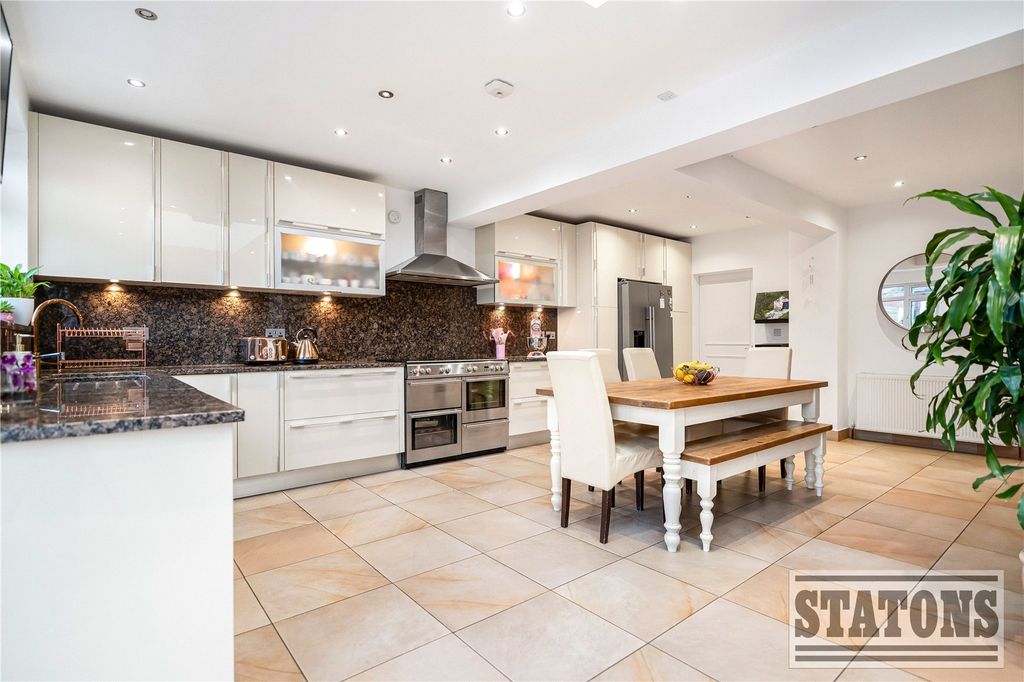 Property photo 3 of 21 Picture No. 10