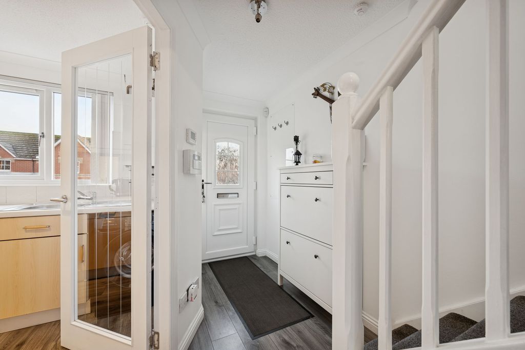 Property photo 2 of 18 Entrance Hallway