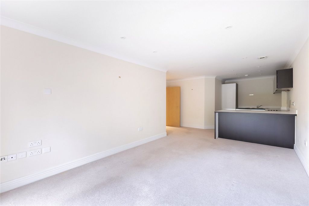 Property photo 2 of 14 Picture No. 12