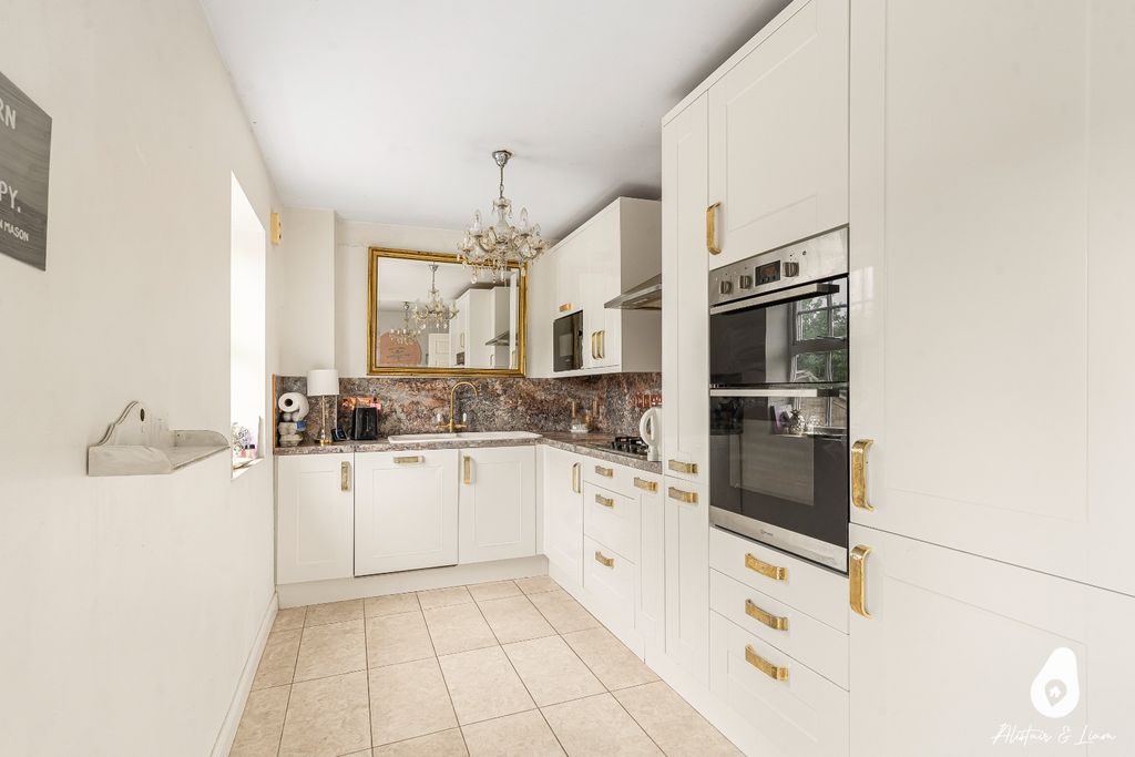 Property photo 2 of 17 3659122