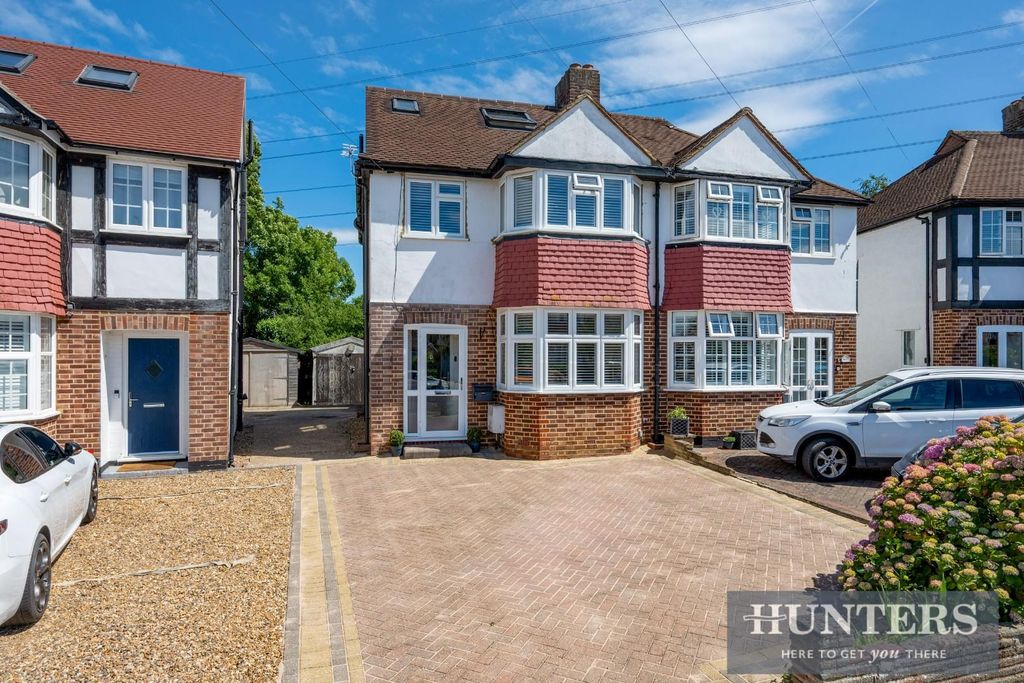 Property photo 1 of 16 Bargate Close-3.Jpg