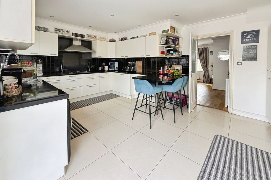 Property photo 2 of 13 Pbox-Img.Jpg