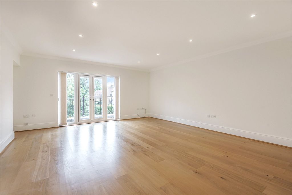 Property photo 2 of 10 Draiwing/Dining Room