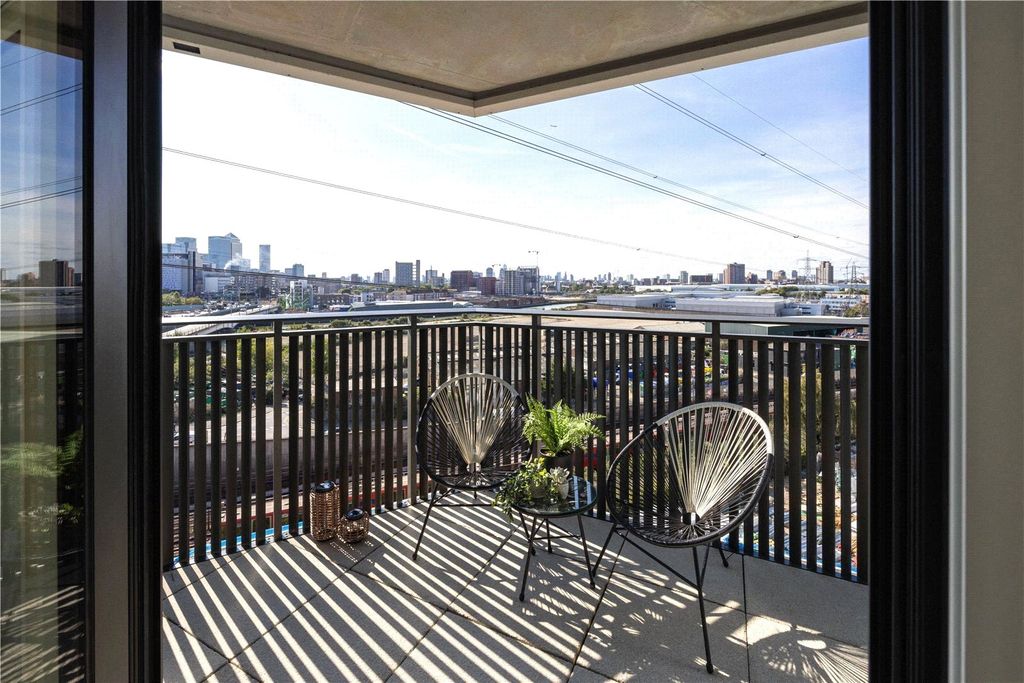 Property photo 3 of 17 Balcony