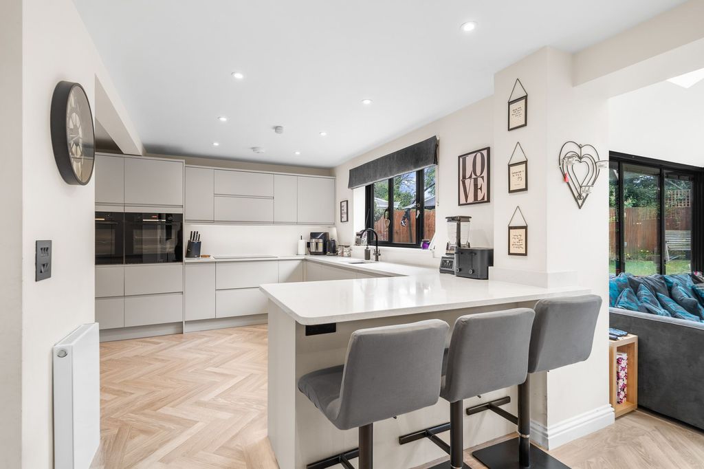 Property photo 3 of 20