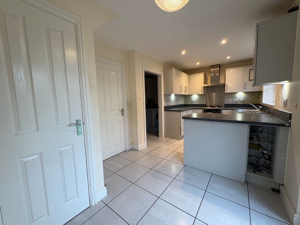 Property photo 3 of 28 Image