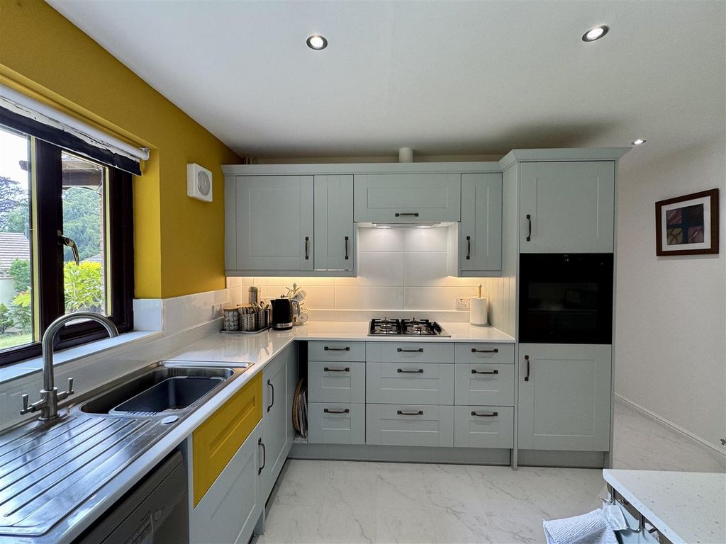 Property photo 3 of 27 Kitchen