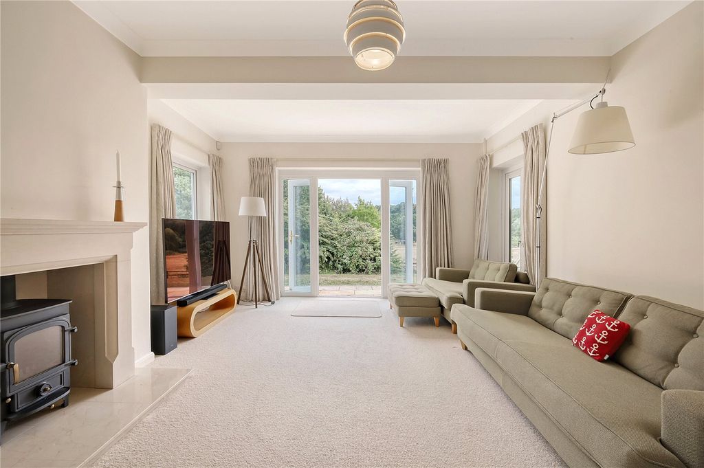 Property photo 3 of 34 Living Room