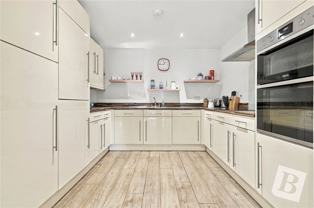 Property photo 2 of 14 Kitchen