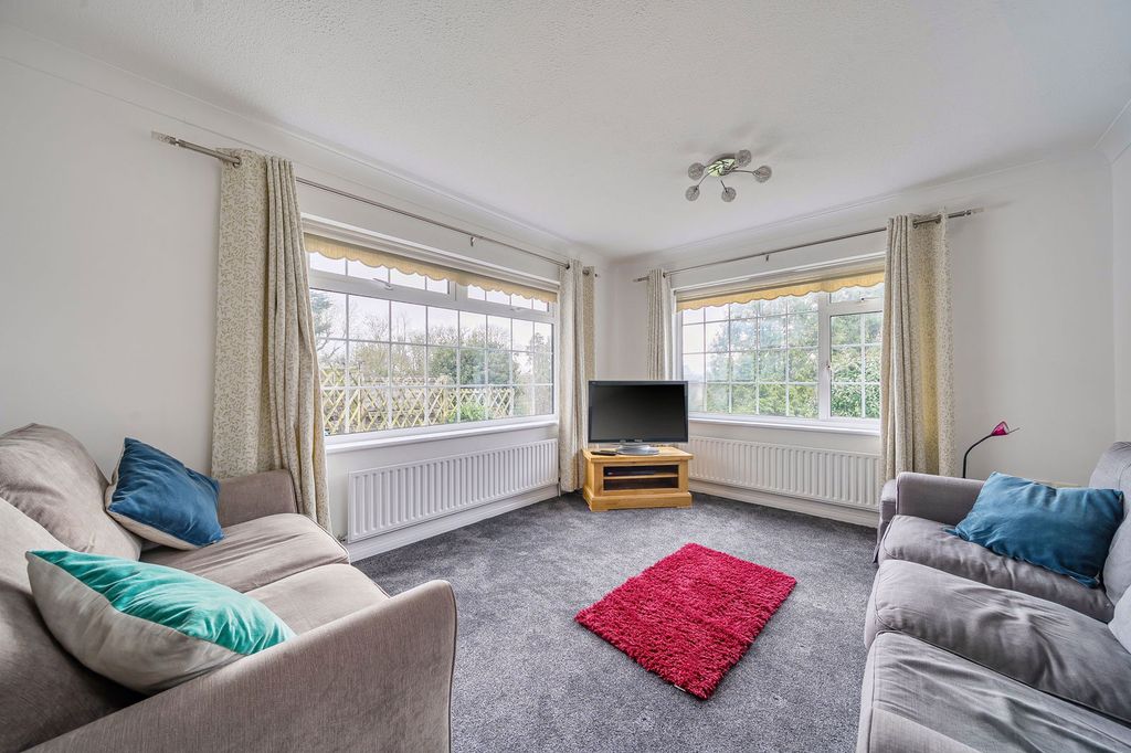 Property photo 2 of 20