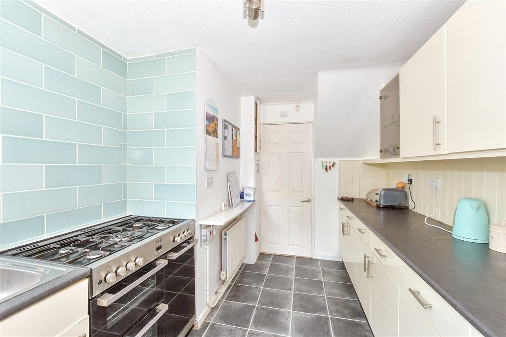 Property photo 3 of 10 Kitchen