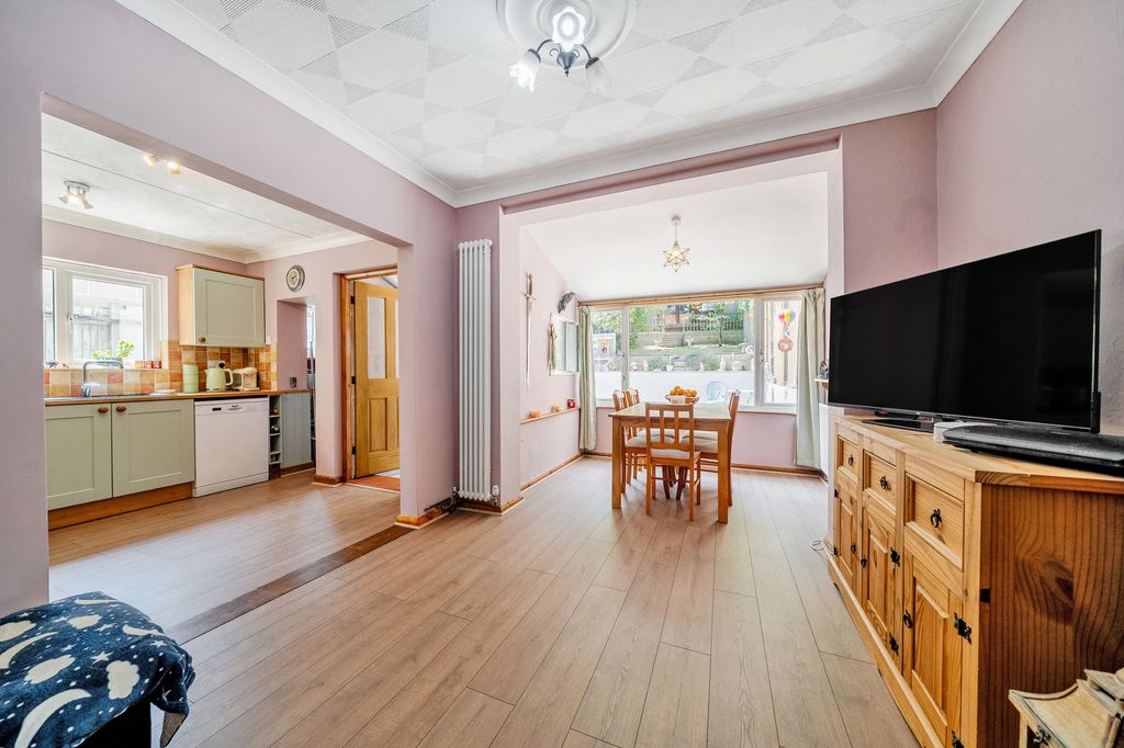 Property photo 2 of 30