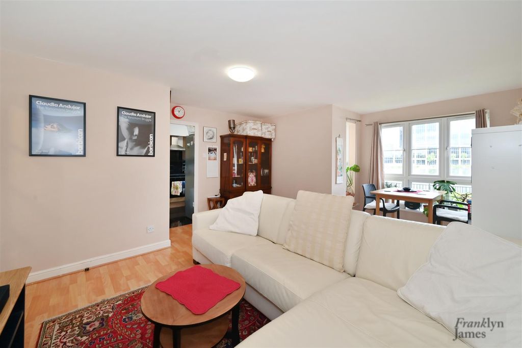 Property photo 3 of 12 Wheat Sheaf Close (2).Jpg
