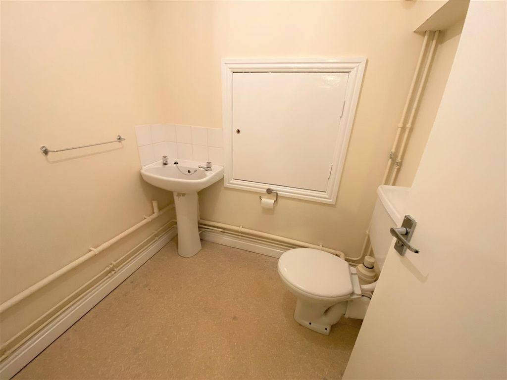 Property photo 2 of 7 Dowstairs wc.Jpg