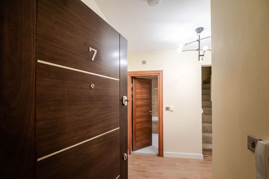 Property photo 2 of 23