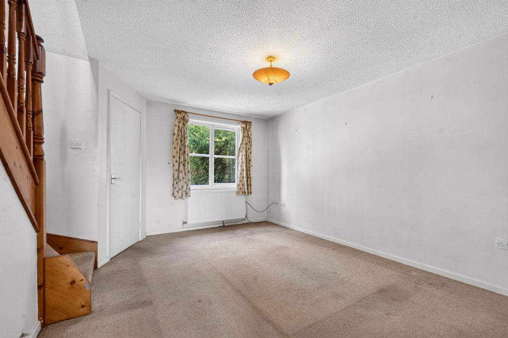 Property photo 3 of 10 Living Room (2)