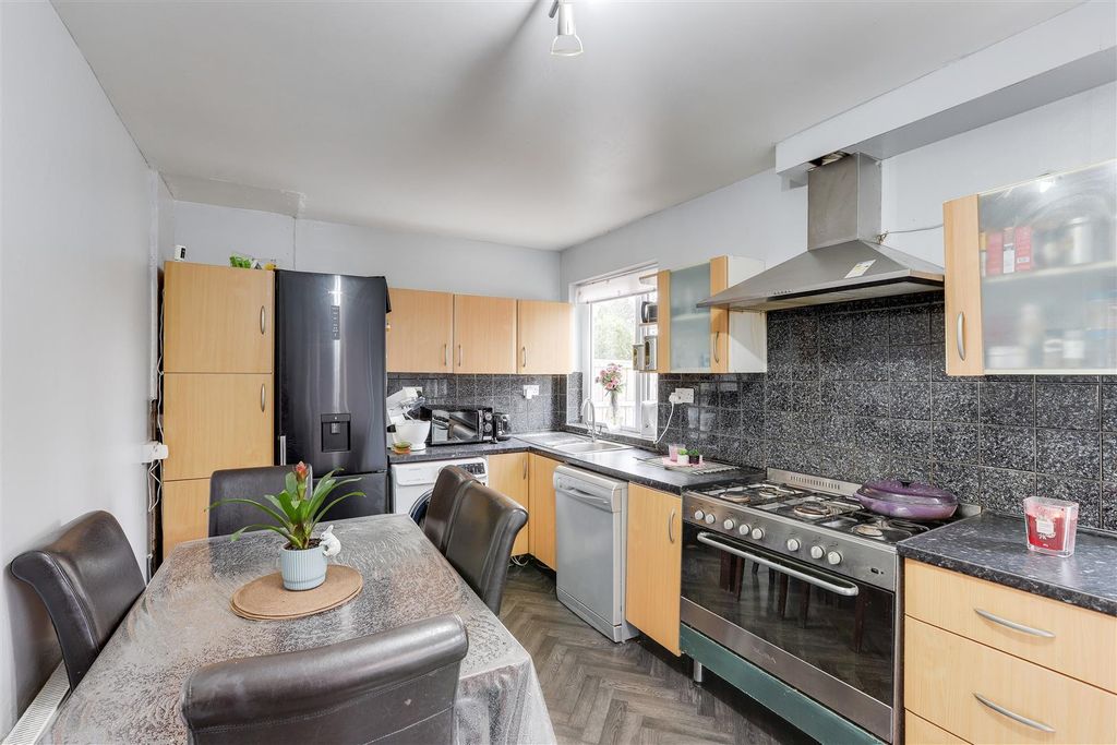 Property photo 3 of 16 260925_10.Jpg