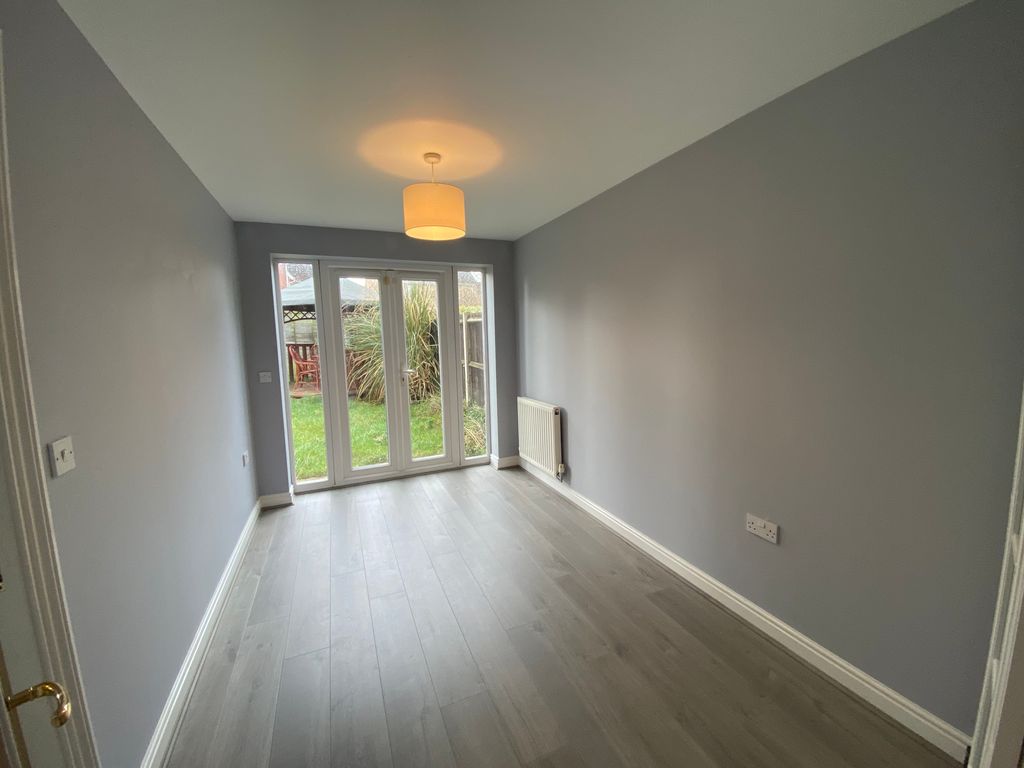 Property photo 3 of 11 Dining Room