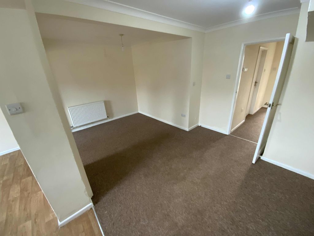 Property photo 3 of 9 Dining Room