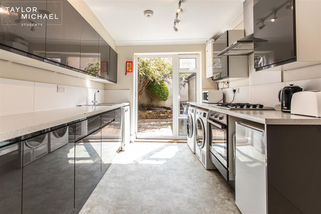 Property photo 1 of 32 Kitchen