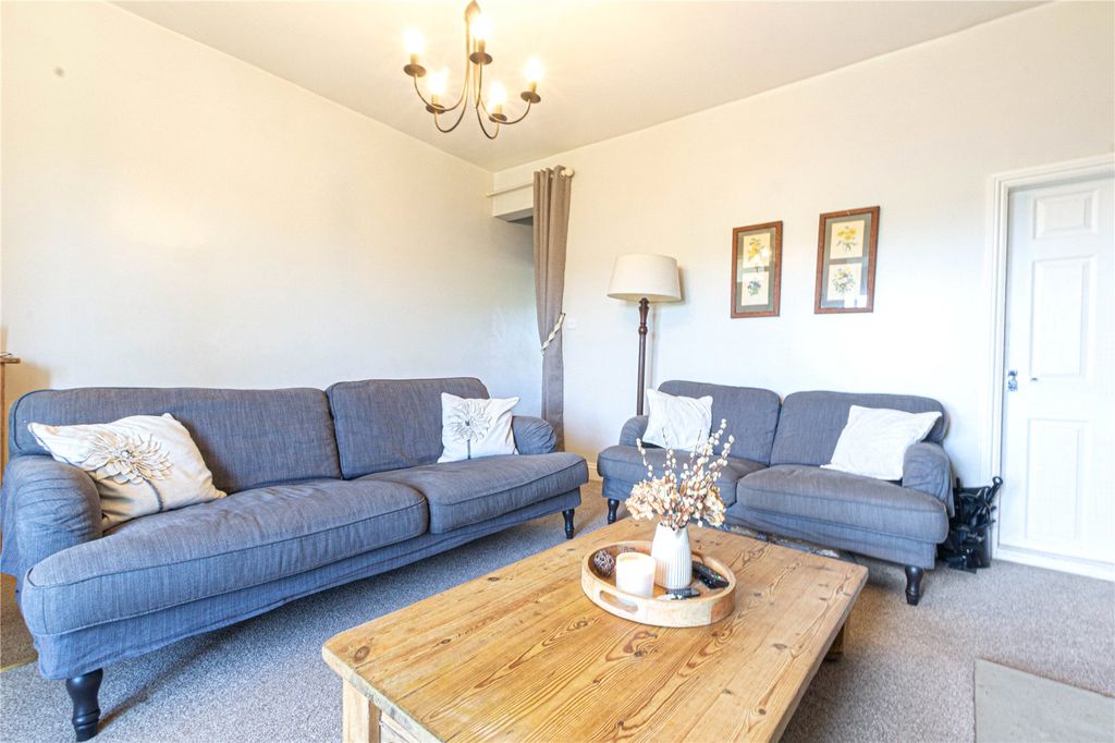 Property photo 2 of 34 Lounge