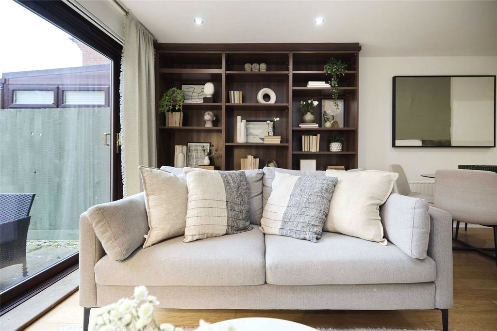 Property photo 3 of 12 Picture No. 02