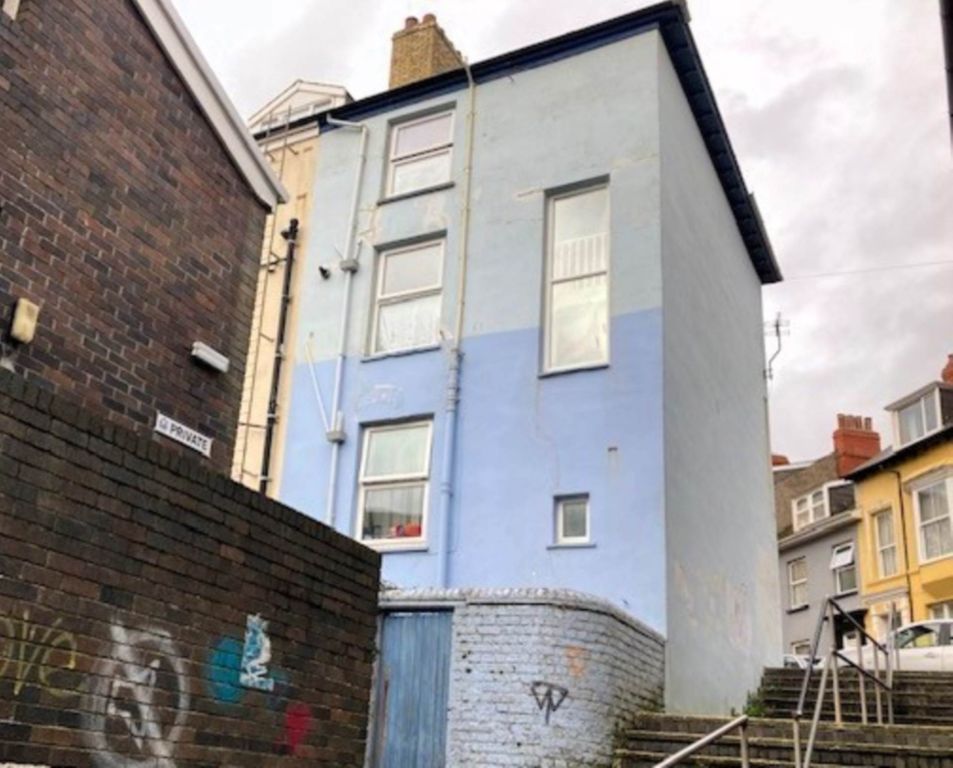 Property photo 2 of 3