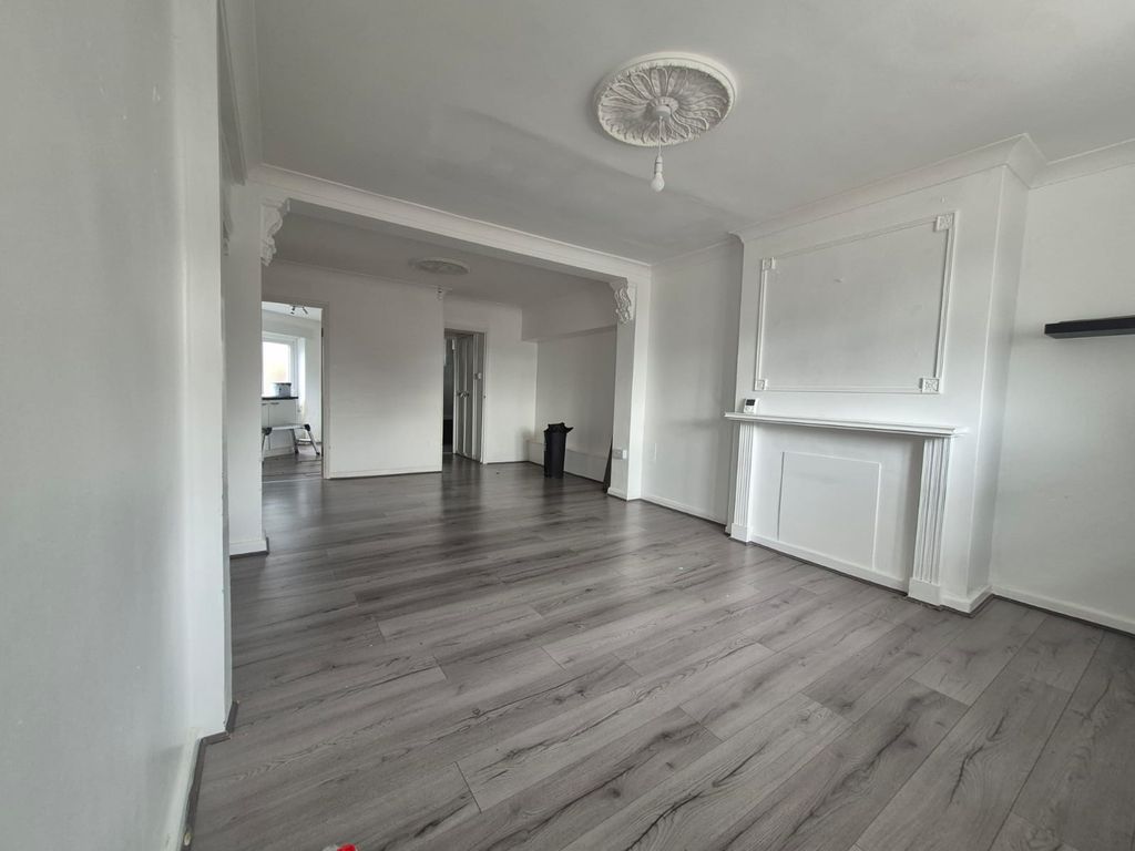 Property photo 2 of 9 Gallery