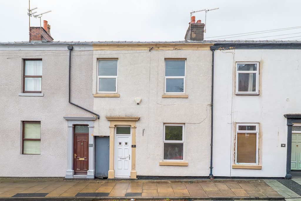 Property photo 1 of 11 Front