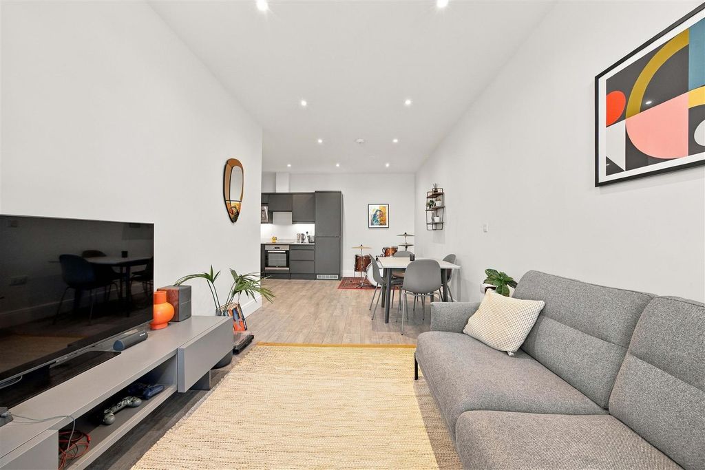 Property photo 1 of 11 Open Plan (1)