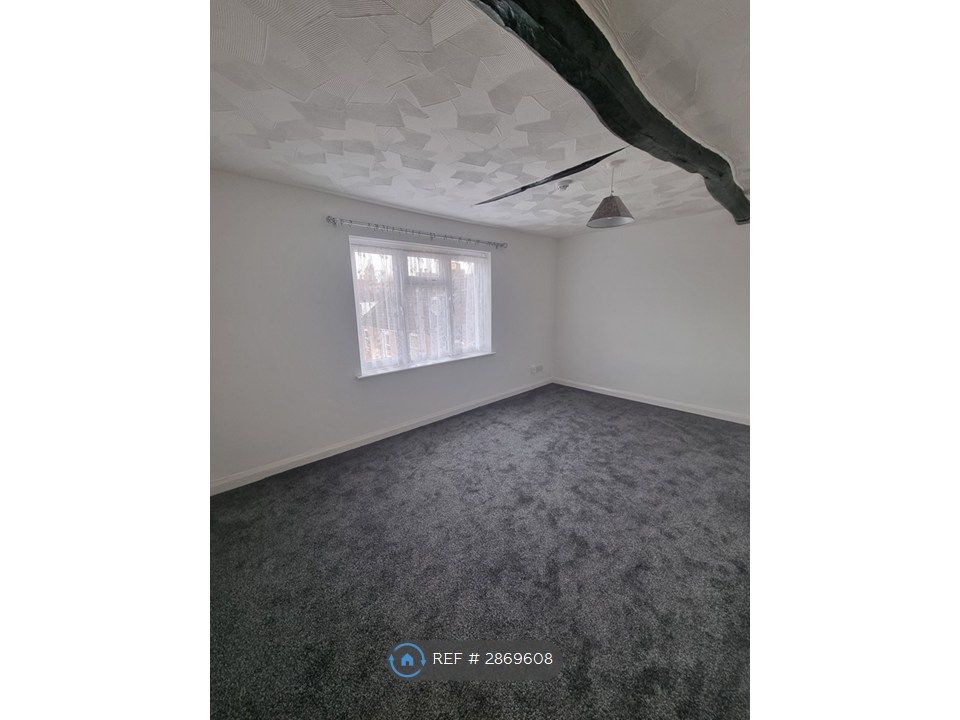 Property photo 1 of 10 Largest Bedroom