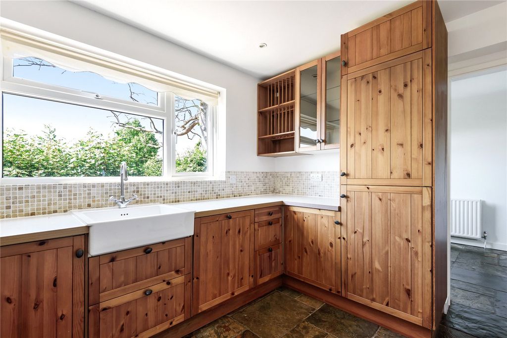 Property photo 3 of 9 Kitchen