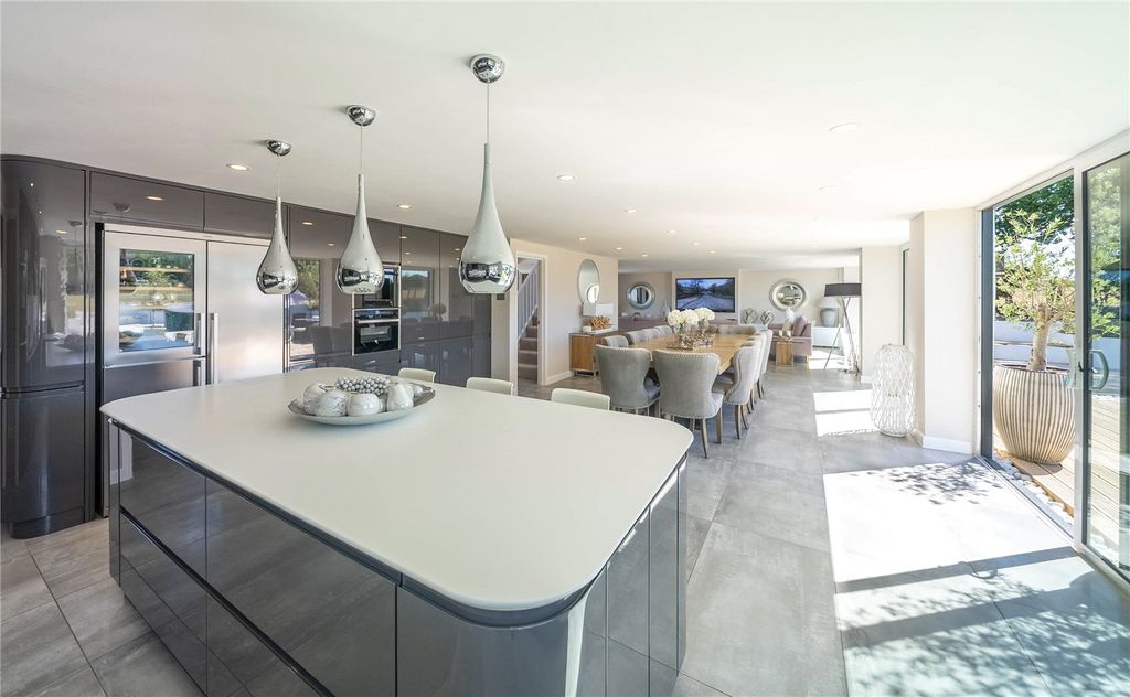 Property photo 2 of 17 Kitchen/Dining