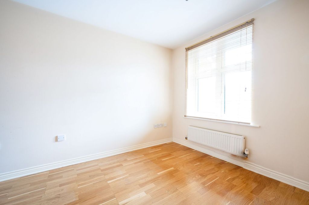 Property photo 2 of 6