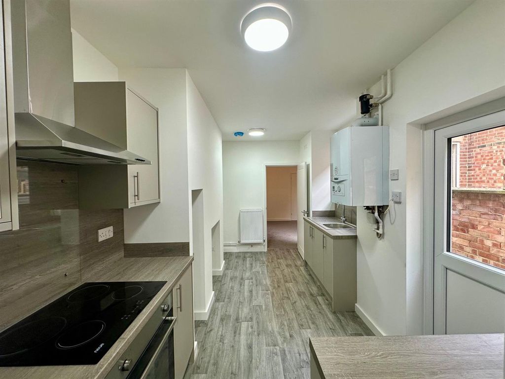 Property photo 2 of 21 Kitchen