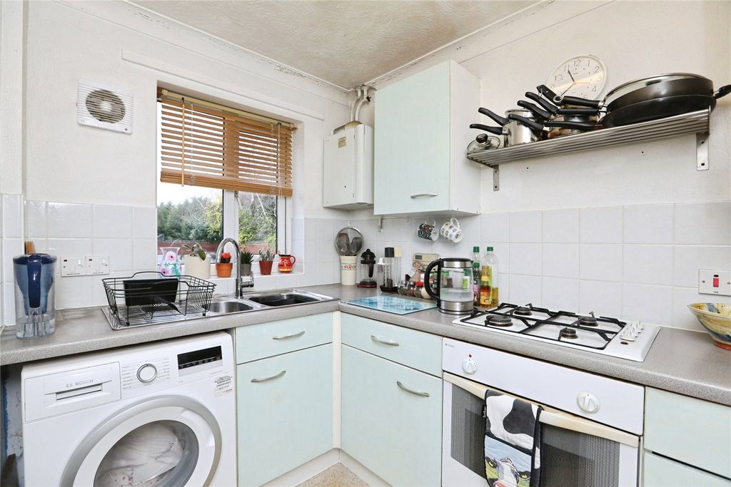 Property photo 2 of 10 Kitchen