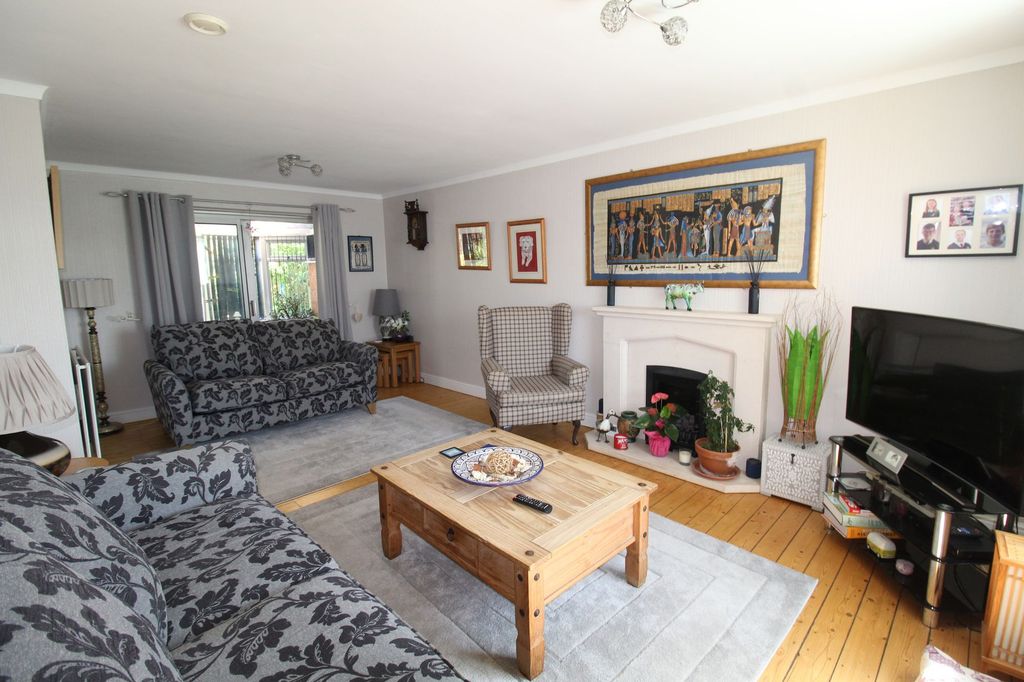 Property photo 2 of 23