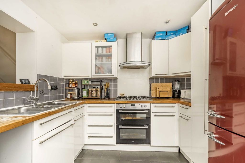 Property photo 3 of 5