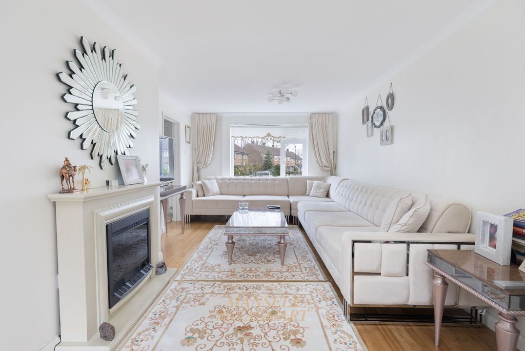 Property photo 2 of 24