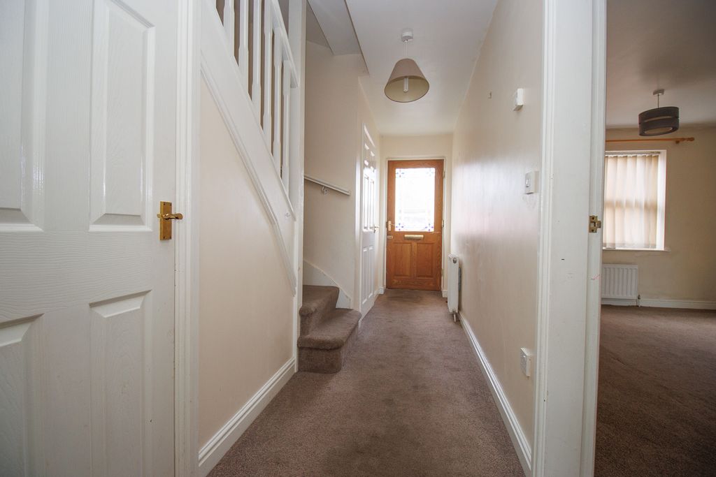 Property photo 2 of 26