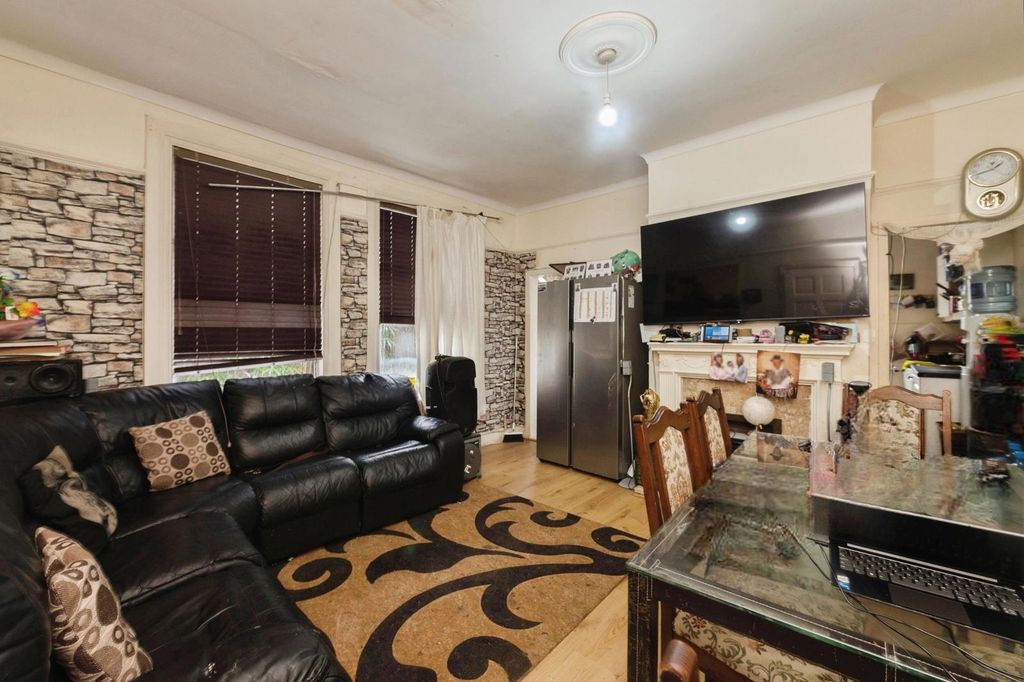 Property photo 3 of 11 Pbox-Img.Jpg