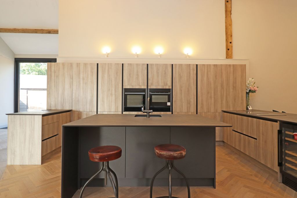 Property photo 3 of 19 Kitchen