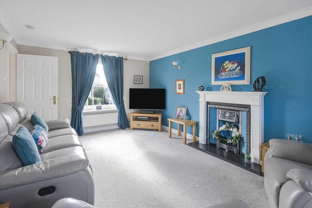 Property photo 2 of 27