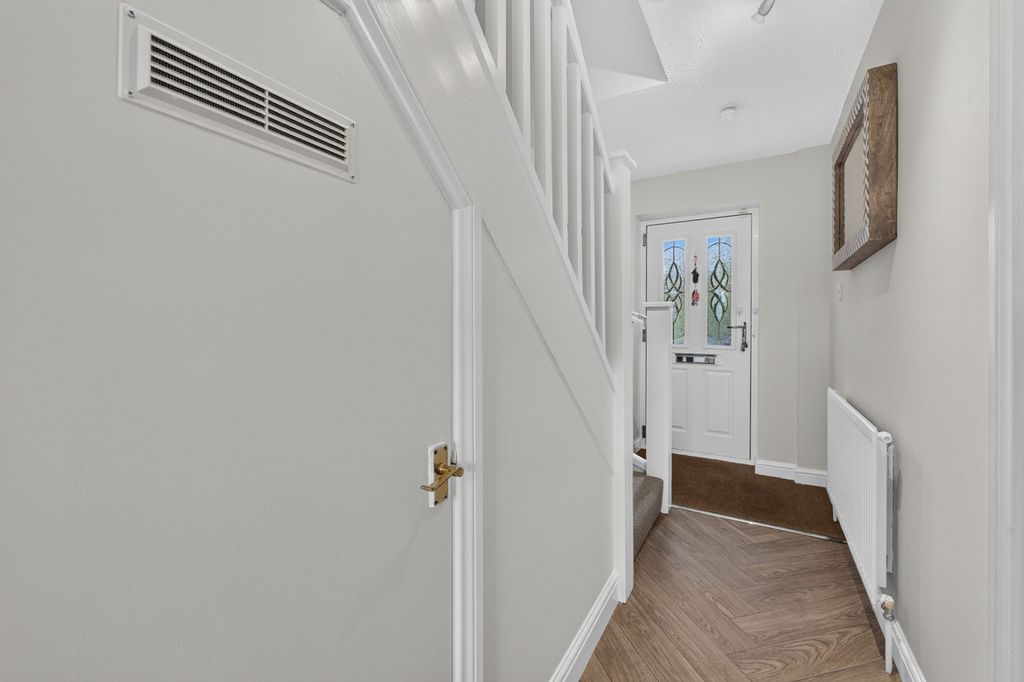 Property photo 3 of 34