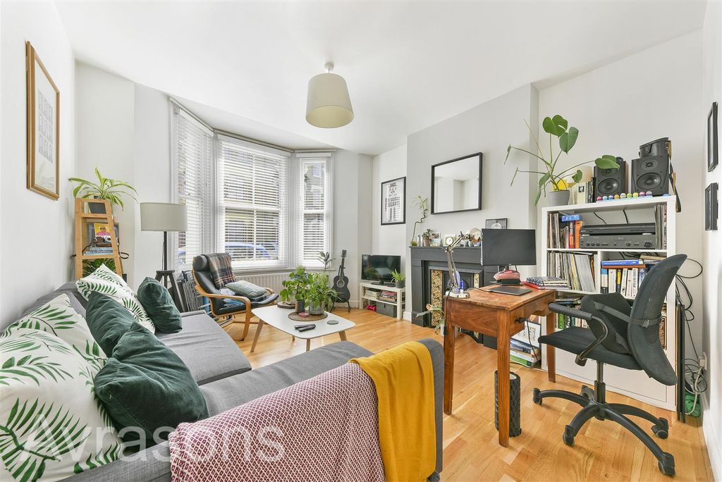 Property photo 1 of 9 Living Room