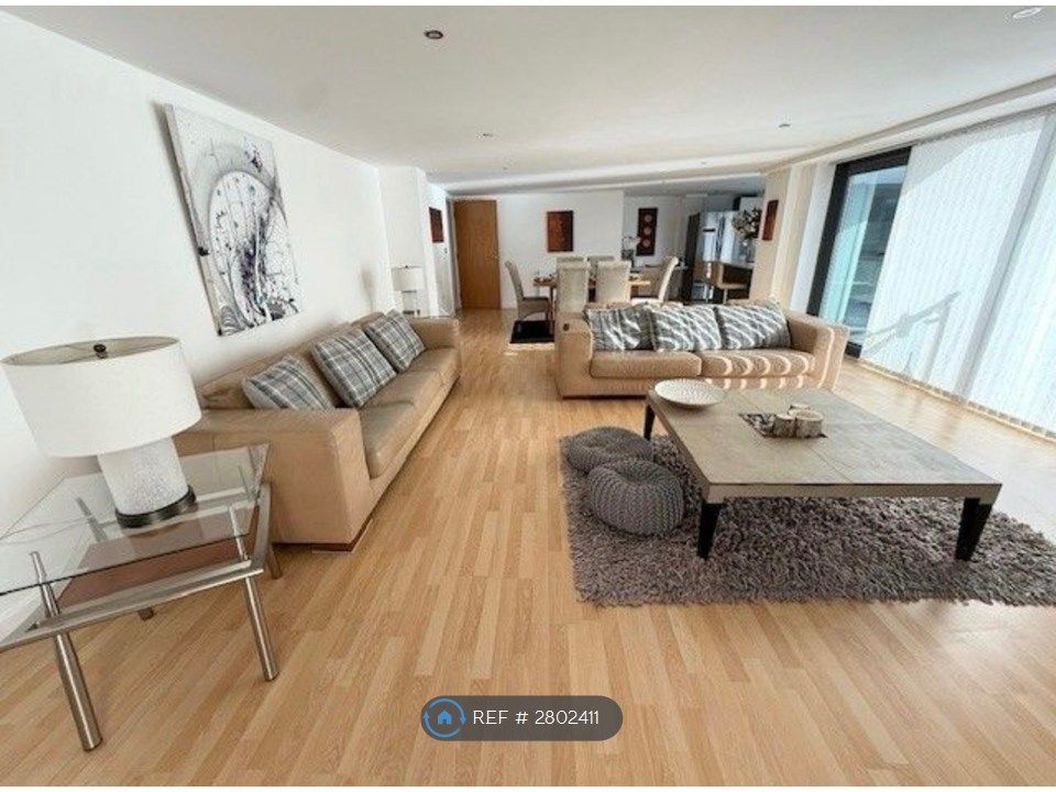 Property photo 3 of 9 Living Area