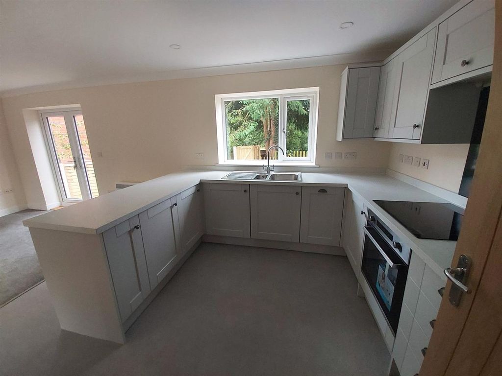 Property photo 2 of 16 Kitchen